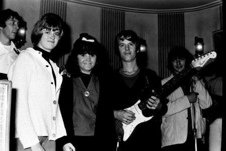 UNIT 4 and fans - Katoomba.jpg
