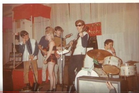 Capitol Star Artist - The Cavemen.JPG